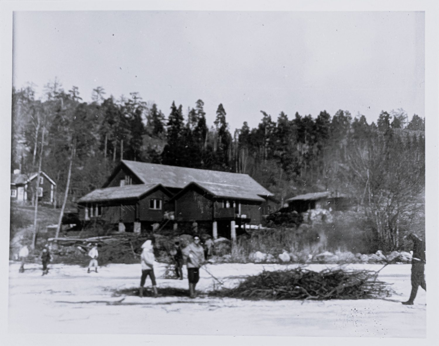 Vårstädning på Brevik, 1960.