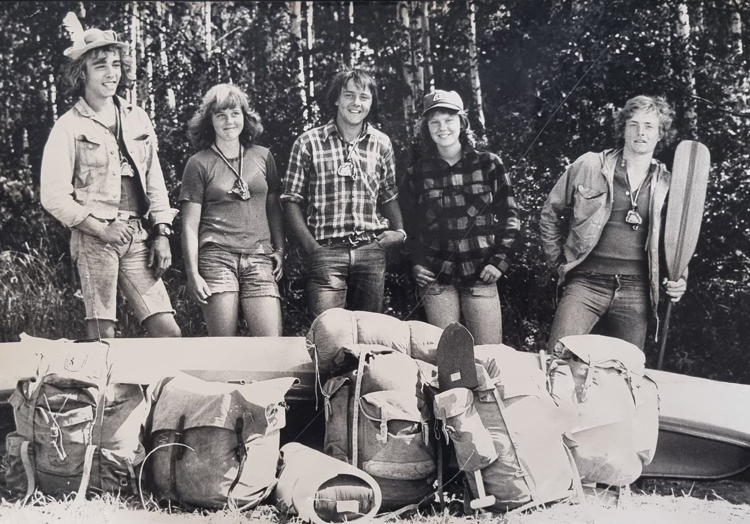 Första seniorhajken 1975: Peter Bengtsson, Susanna Wallgren, Ulf Hägg, Karina Löfgren (ledare), Tomas Eriksson.