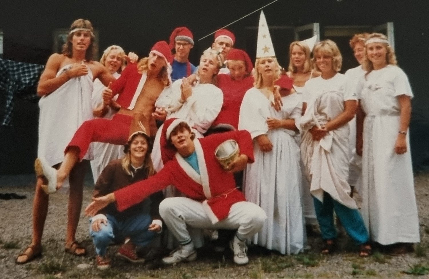 Juliafton med sedvanligt Luciatåg.